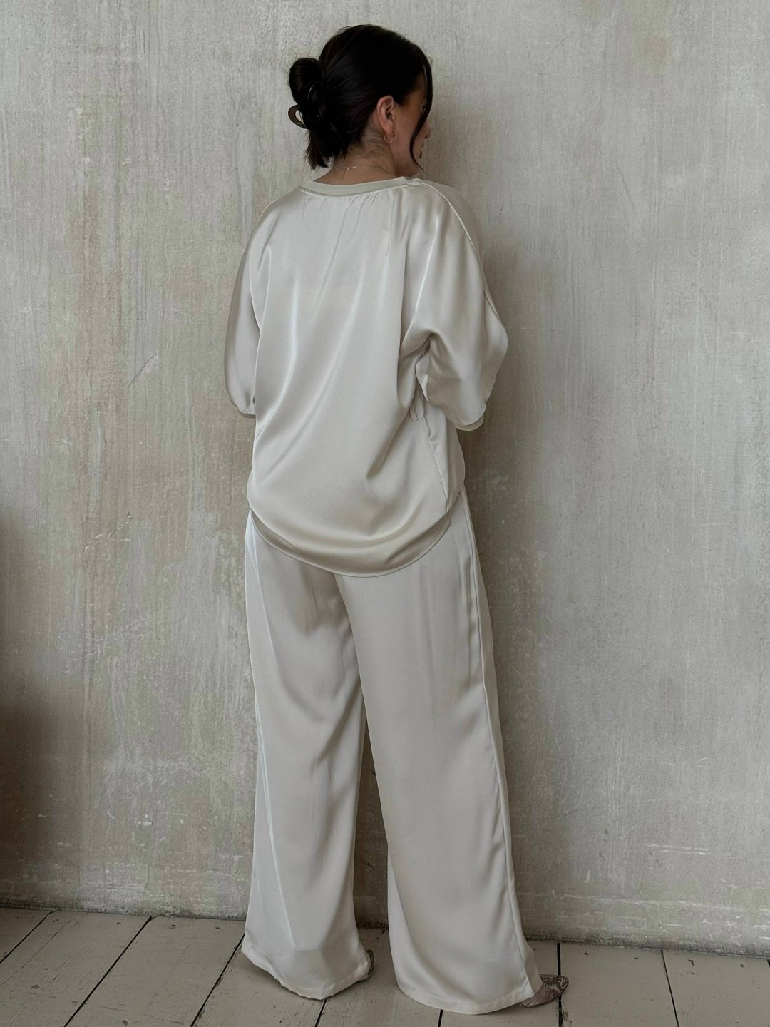 женские брючные костюмы,костюм брючный атласный шелковый в пижамном стиле,костюм женский в пижамном стиле,женский костюм с брюками,брючный комплект