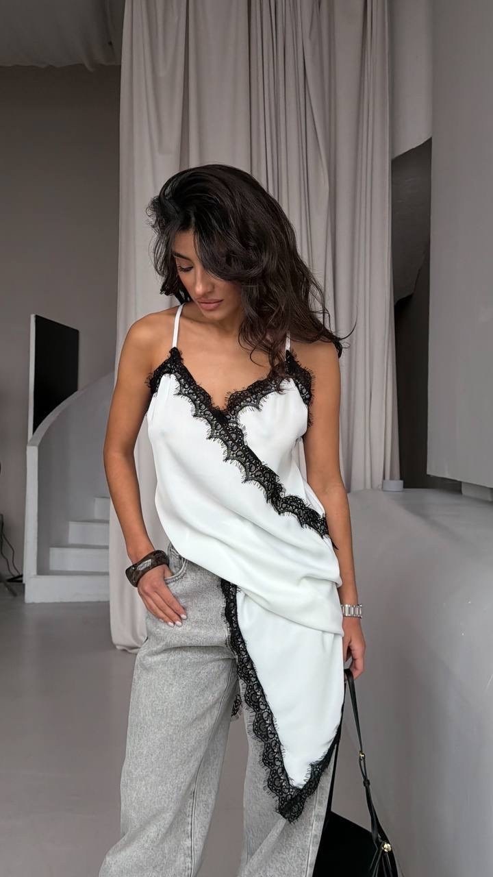 топ с кружевом,майка с кружевом,шелковый топ в бельевом стиле,топ с кружевными вставками,топ в бельевом стиле с кружевом
