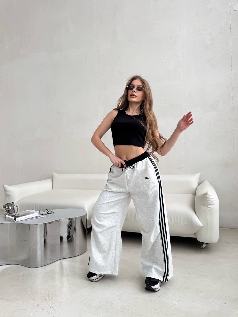 брюки карго с лампасами широкие y2k styfash,спортивные женские штаны,широкие штаны адидас женские с лампасами,штаны клеш спортивные,спортивные штаны широкие женские