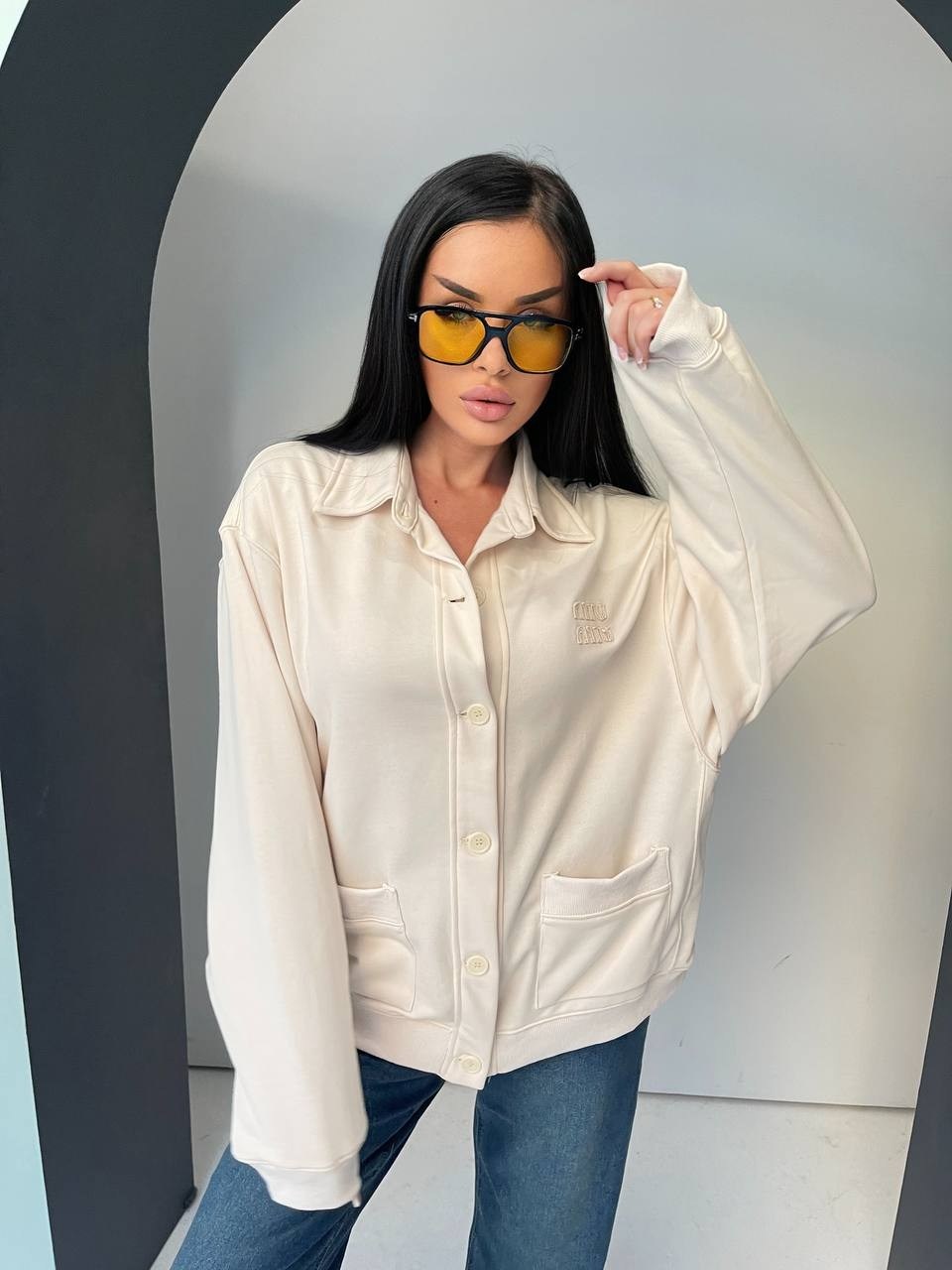 куртка бомбер,повседневная куртка,куртка модная,бежевый бомбер,бежевая куртка