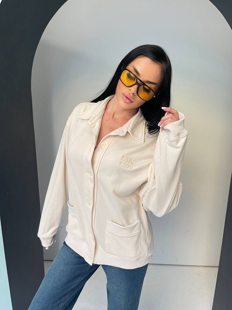 куртка бомбер,повседневная куртка,куртка модная,бежевый бомбер,бежевая куртка