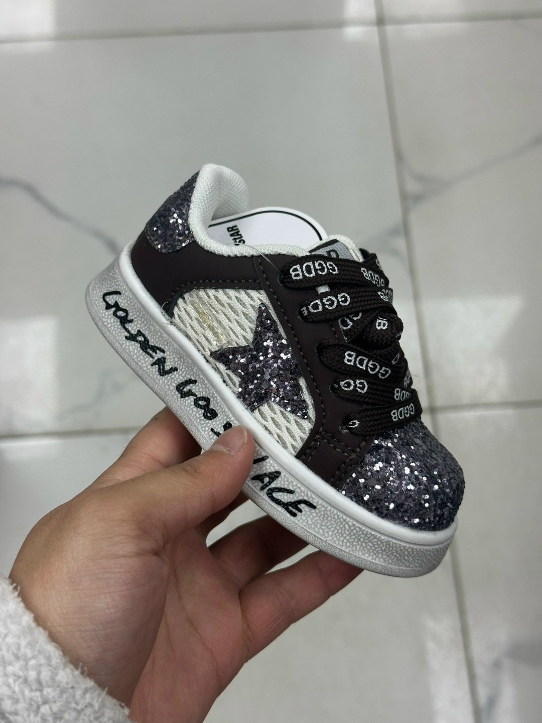 ,детская ,детские кроссовки,блестящие кроссовки,повседневная