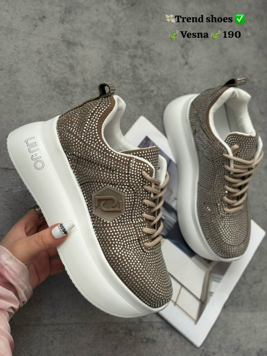 кроссовки женские,,женская ,спортивная ,модные кроссовки