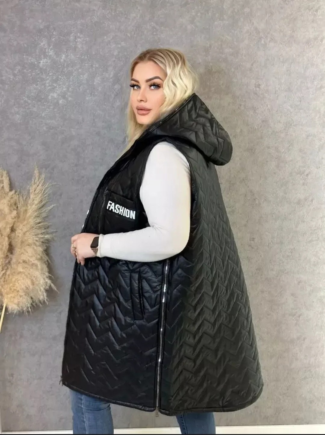 женская жилетка,жилет утепленный больших размеров удлиненный с капюшоном stark plus,жилетка на синтепоне,жилет утепленный fashion smart,демисезонная жилетка