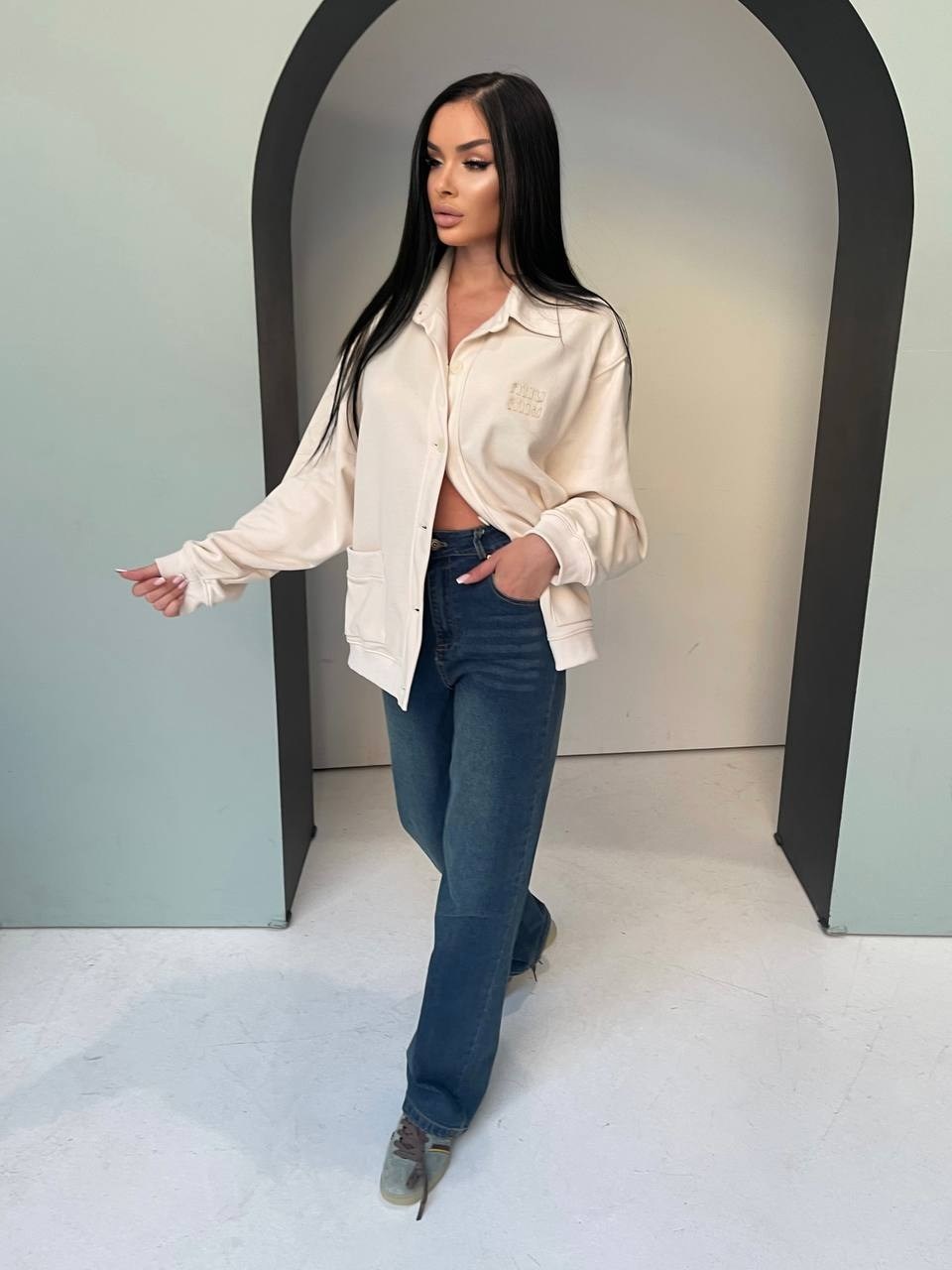 куртка бомбер,повседневная куртка,куртка модная,бежевый бомбер,бежевая куртка