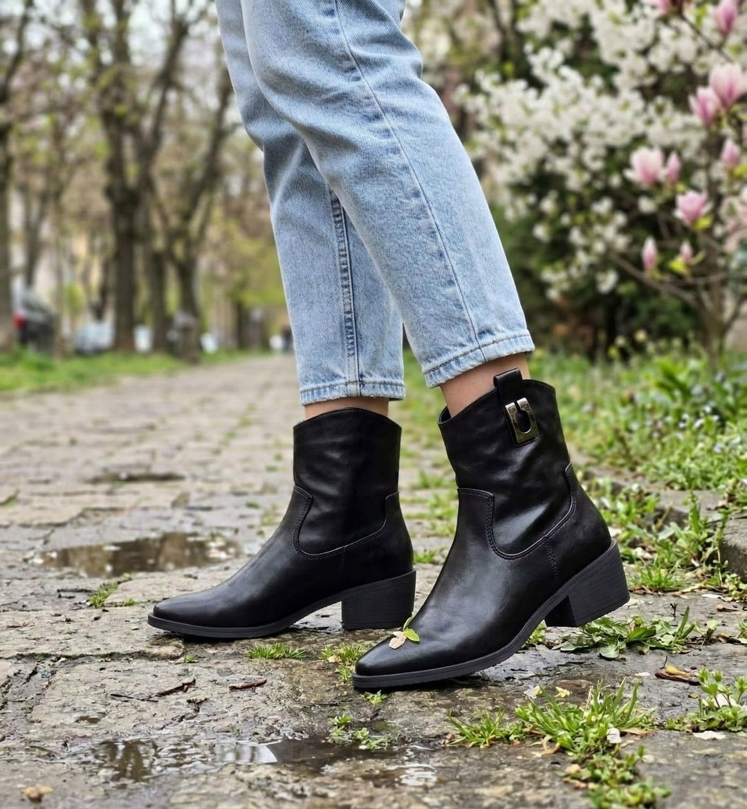 black chelsea boots and jeans,модные ботильоны,ботинки челси женские,ботинки челси 2026,ankle boots