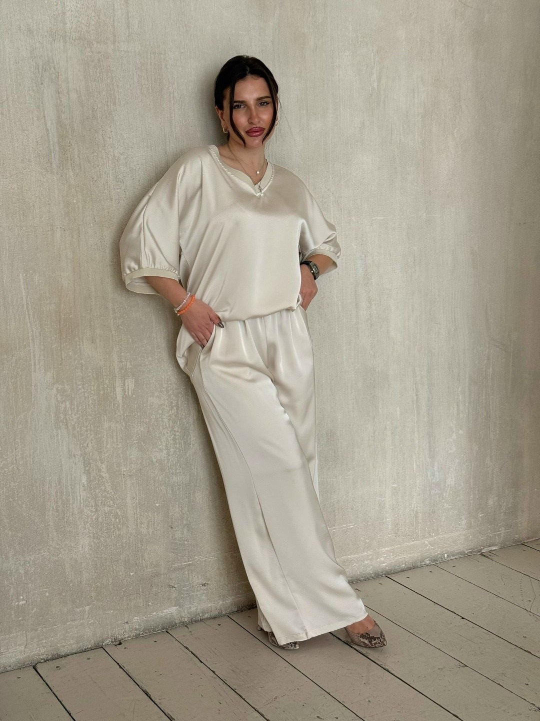 женские брючные костюмы,костюм брючный атласный шелковый в пижамном стиле,костюм женский в пижамном стиле,женский костюм с брюками,брючный комплект