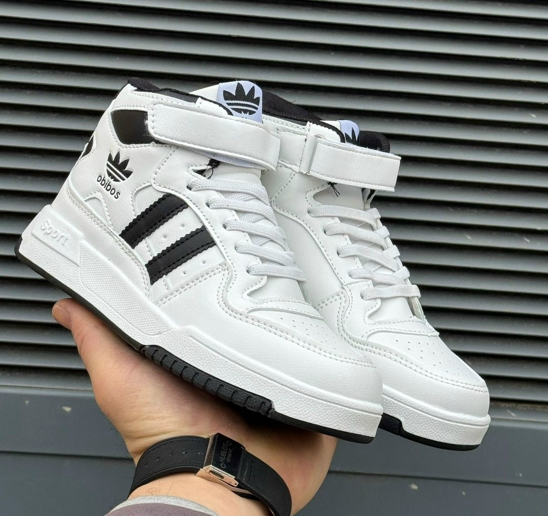 кроссовки высокие adidas originals forum mid белый/черный,черно-белые кроссовки adidas originals forum mid,кроссовки средней высоты белого и черного цветов adidas originals forum mid,кроссовки зимние