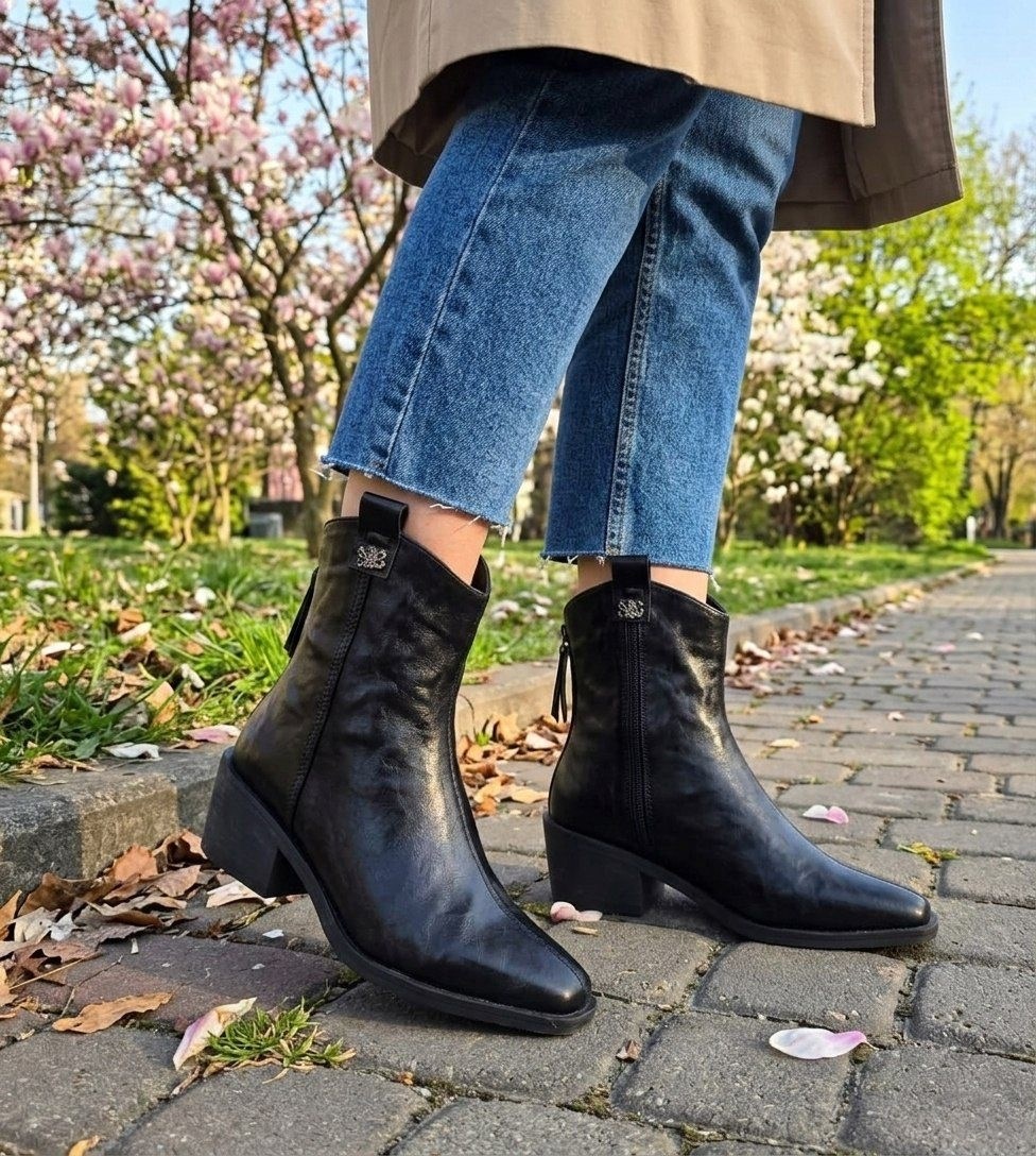 black chelsea boots and jeans,модные ботильоны,ботинки челси женские,ботинки челси 2026,ankle boots