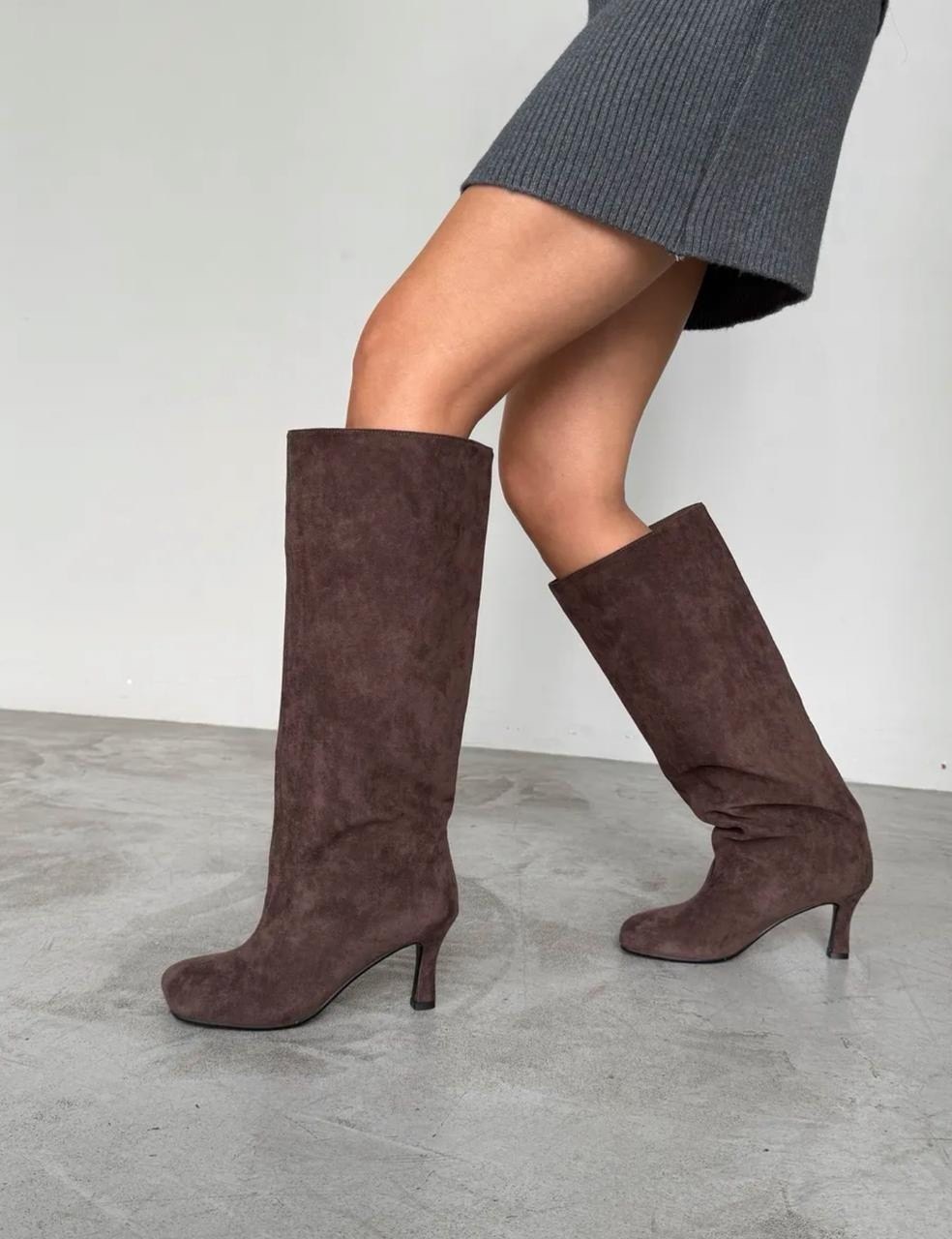 замшевые сапоги,замшевые сапоги на каблуке,сапоги коричневые на каблуке,натуральные замшевые сапоги женские,сапоги трубы на каблуке