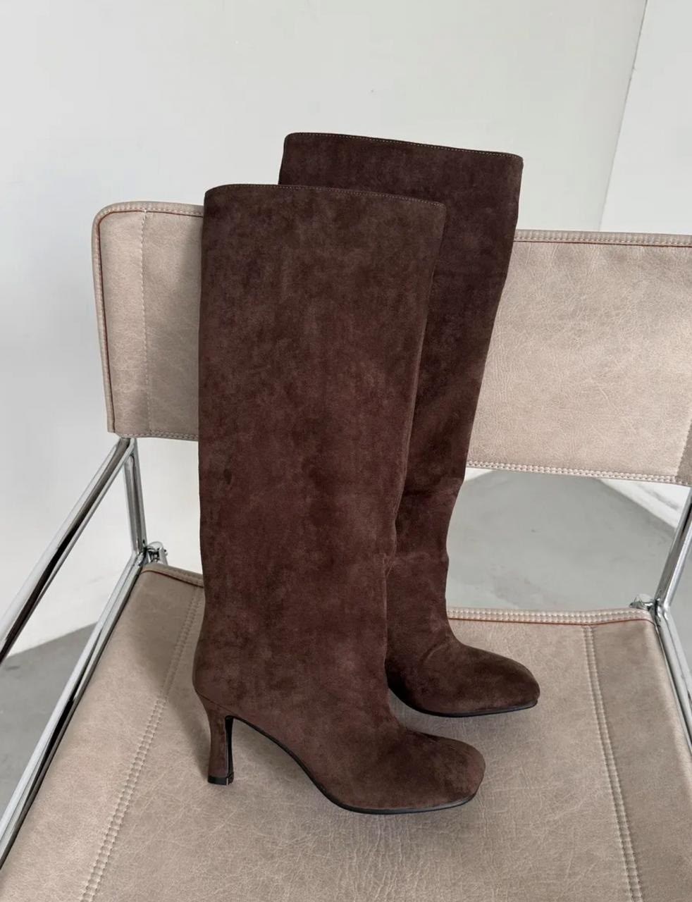 замшевые сапоги,сапоги демисезонные на каблуке натуральная замша londri,женские сапоги,демисезонные шоколадные коричневые сапоги высокие сапоги трубы ботфорты замшевые высокий каблук,сапоги
