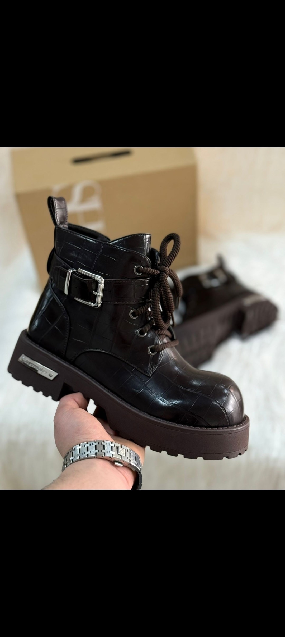 лакированные ботинки дживанши,,женские ботинки,модные ботинки,ботинки живанши