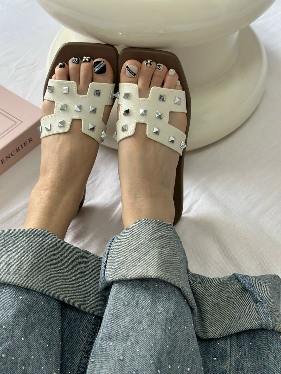 женские кожаные шлепки hermes oran коричневые,шлепанцы hermes,шлепки hermes женские,шлепки hermes,шлепанцы женские hermes