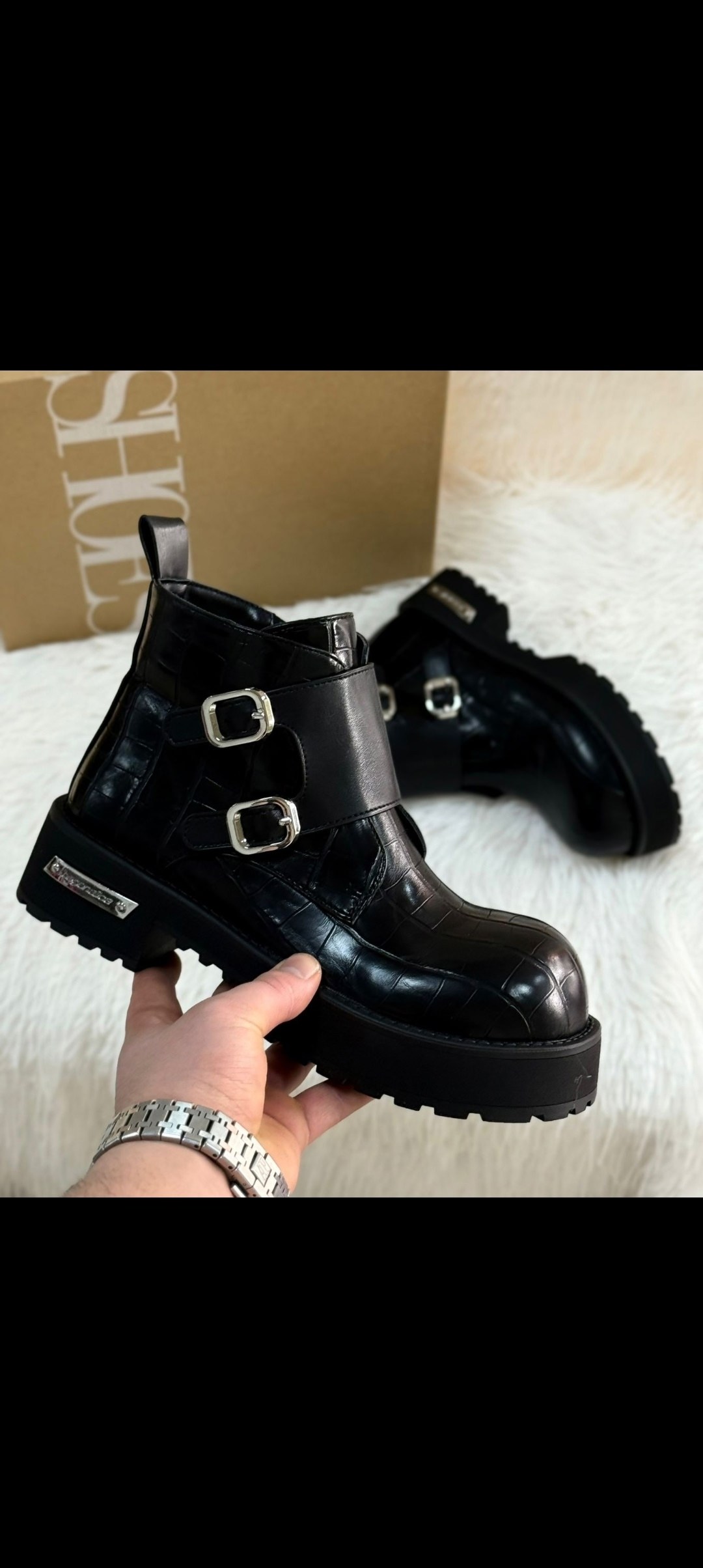 лакированные ботинки дживанши,,женские ботинки,модные ботинки,ботинки живанши