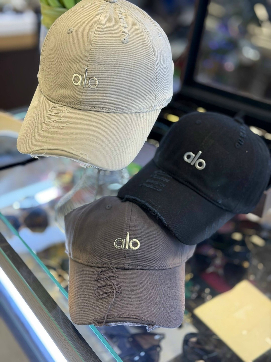 очки солнцезащитные модные авиатор тренд 2025,женская бейсболка,очки солнцезащитные модные авиатор,стильная одежда