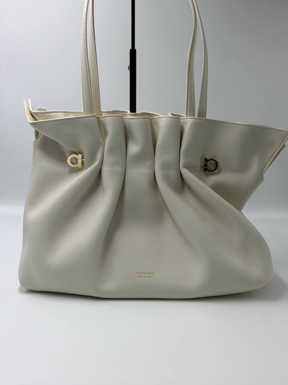 сумка,бежевая сумка,женская сумка,боттега венета сумка пельмешка,модная сумка