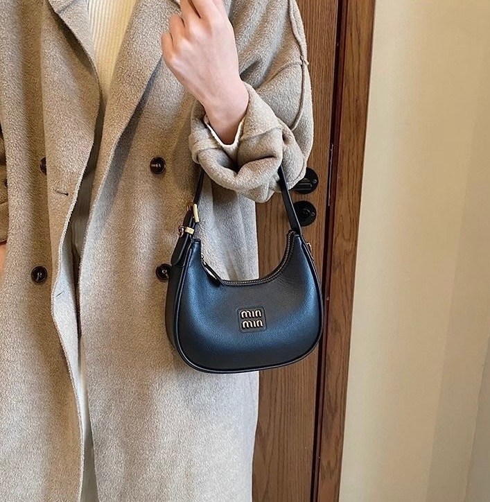 сумка,miu miu сумка на плечо,сумка miu miu,модная сумка,сумка женские