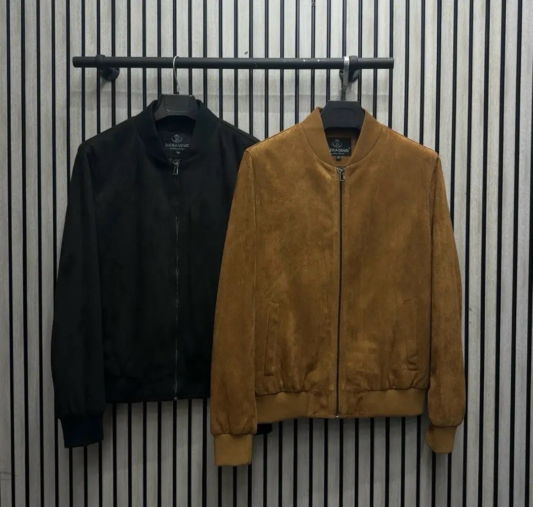мужская мода,мужская коричневая куртка,мужская куртка бомбер,коричневая кожаная куртка мужская с джинсами,мужской стиль кэжуал