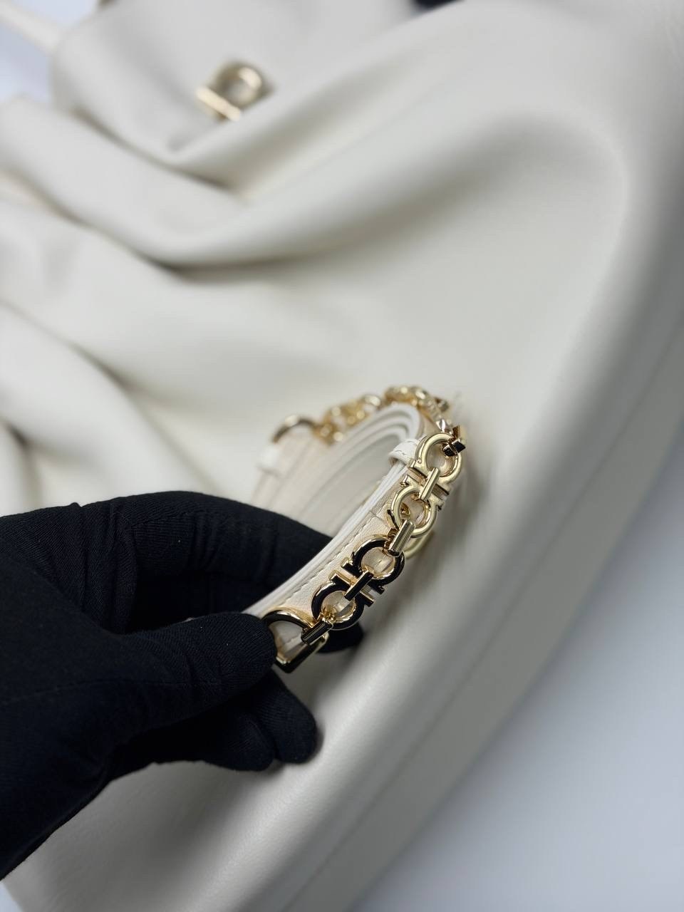 сумка,бежевая сумка,женская сумка,боттега венета сумка пельмешка,модная сумка