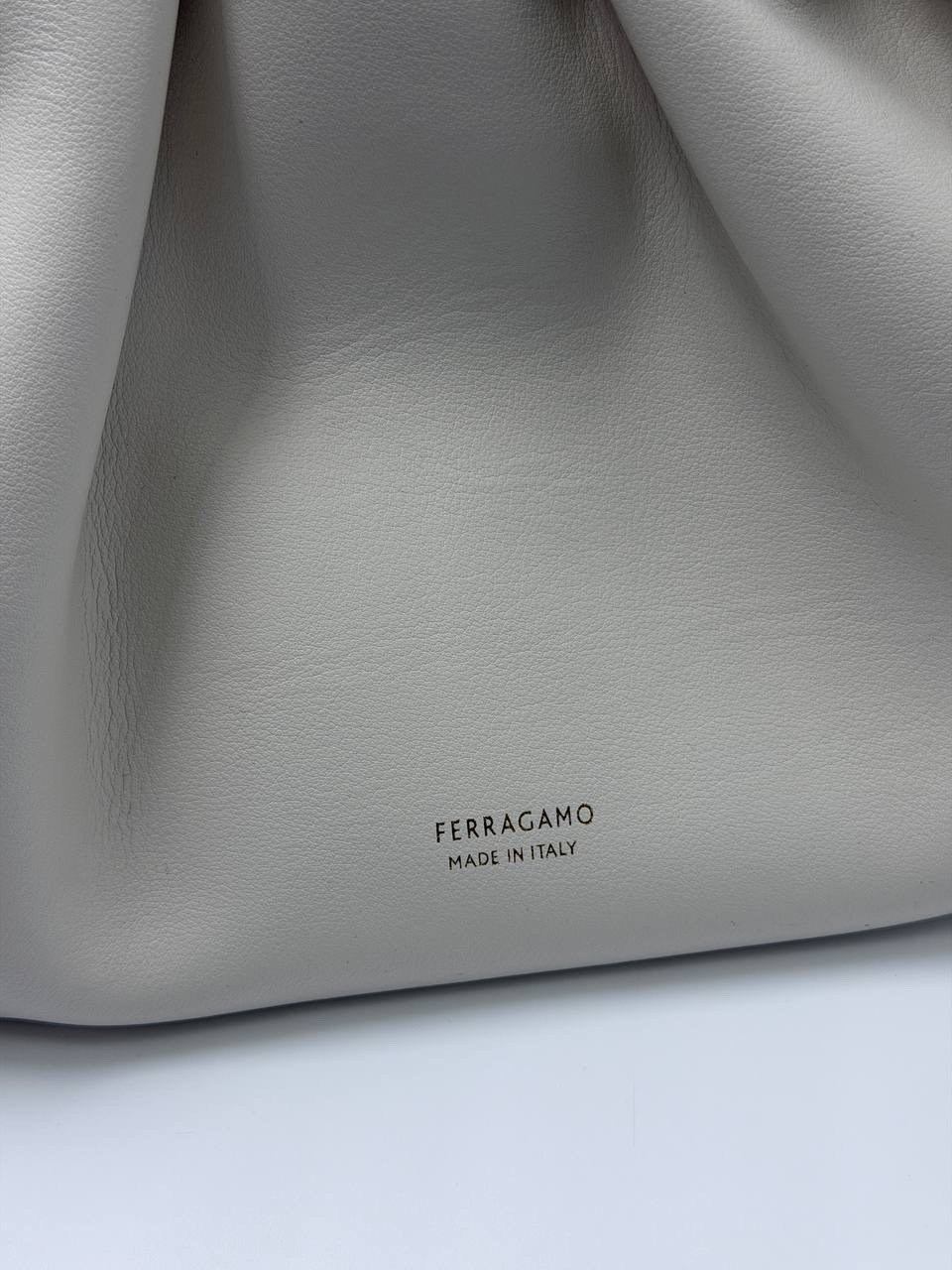 сумка,бежевая сумка,женская сумка,боттега венета сумка пельмешка,модная сумка