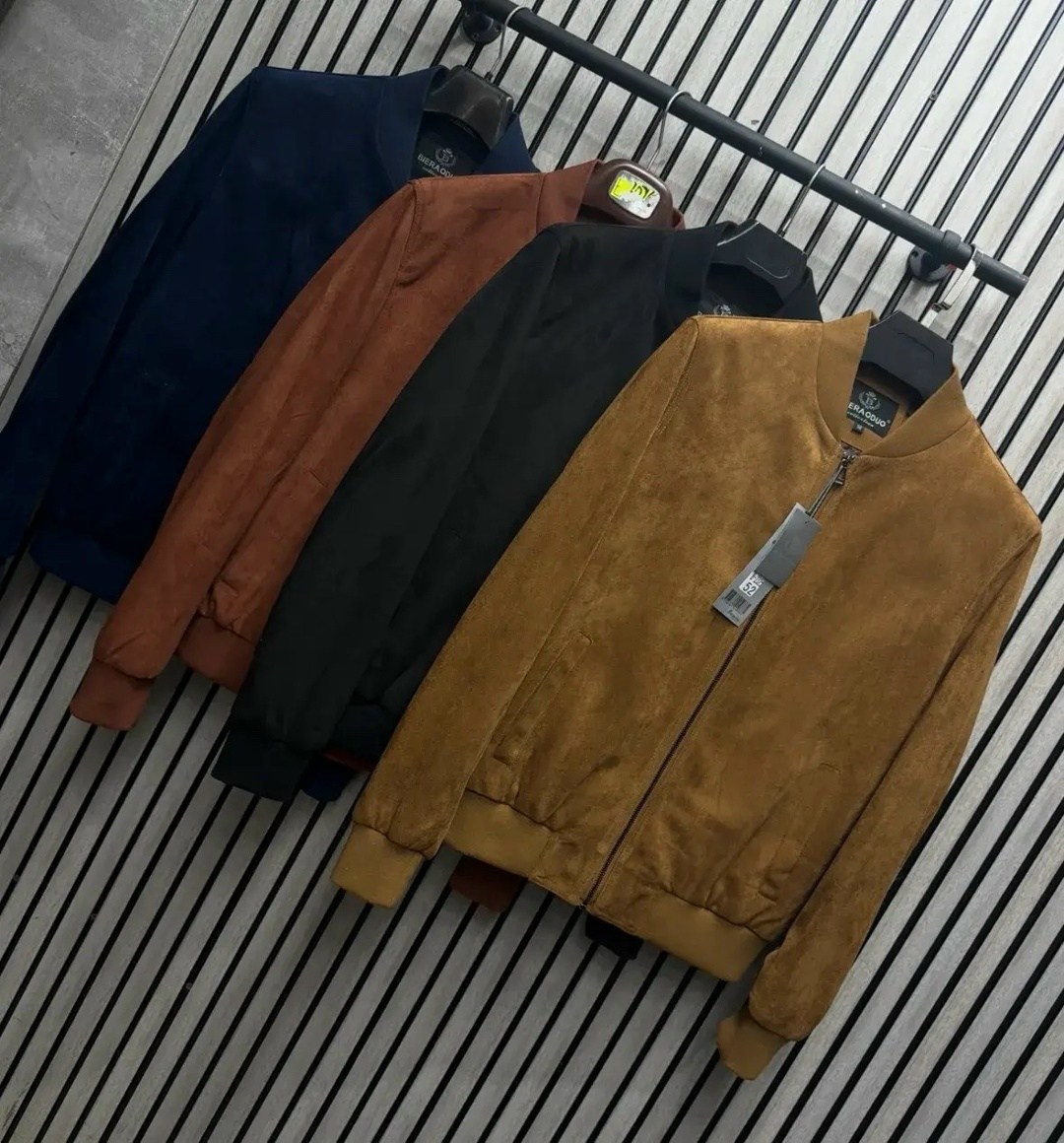 мужская мода,мужская коричневая куртка,мужская куртка бомбер,коричневая кожаная куртка мужская с джинсами,мужской стиль кэжуал