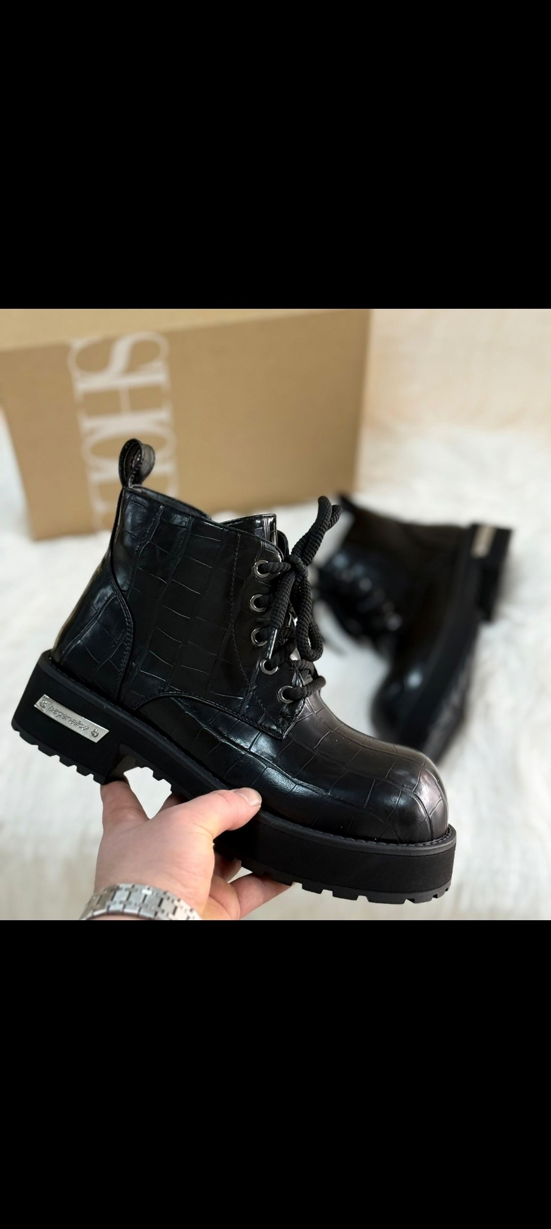 лакированные ботинки дживанши,,женские ботинки,модные ботинки,ботинки живанши