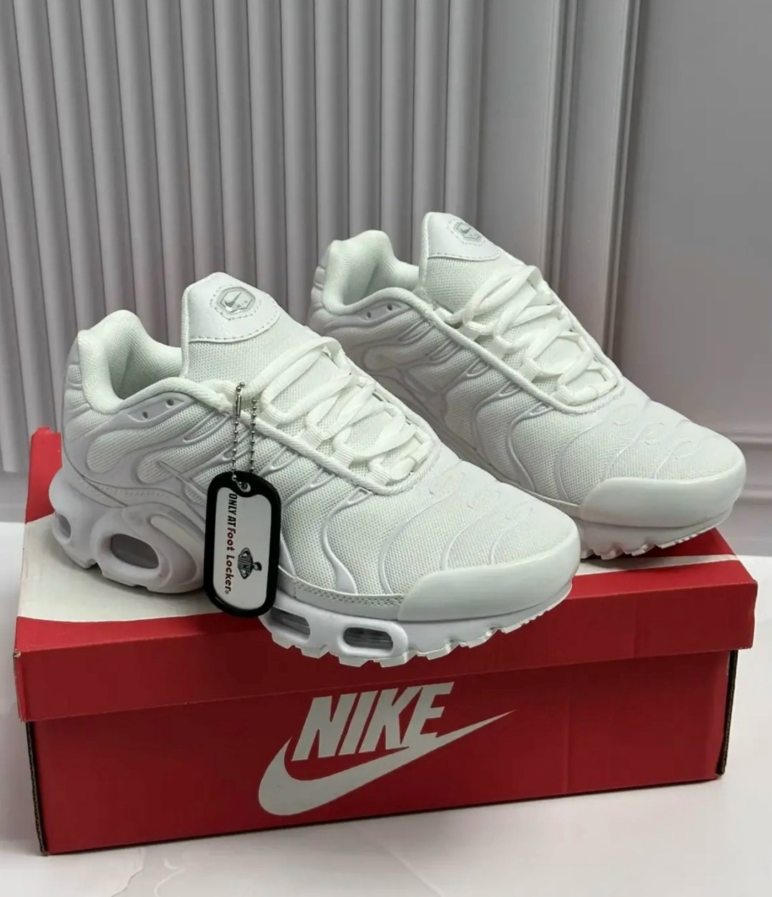кроссовки nike air max tn plus,nike tn air max plus white,мужские кроссовки nike air max tn plus,nike air max plus tn,nike tn triple white