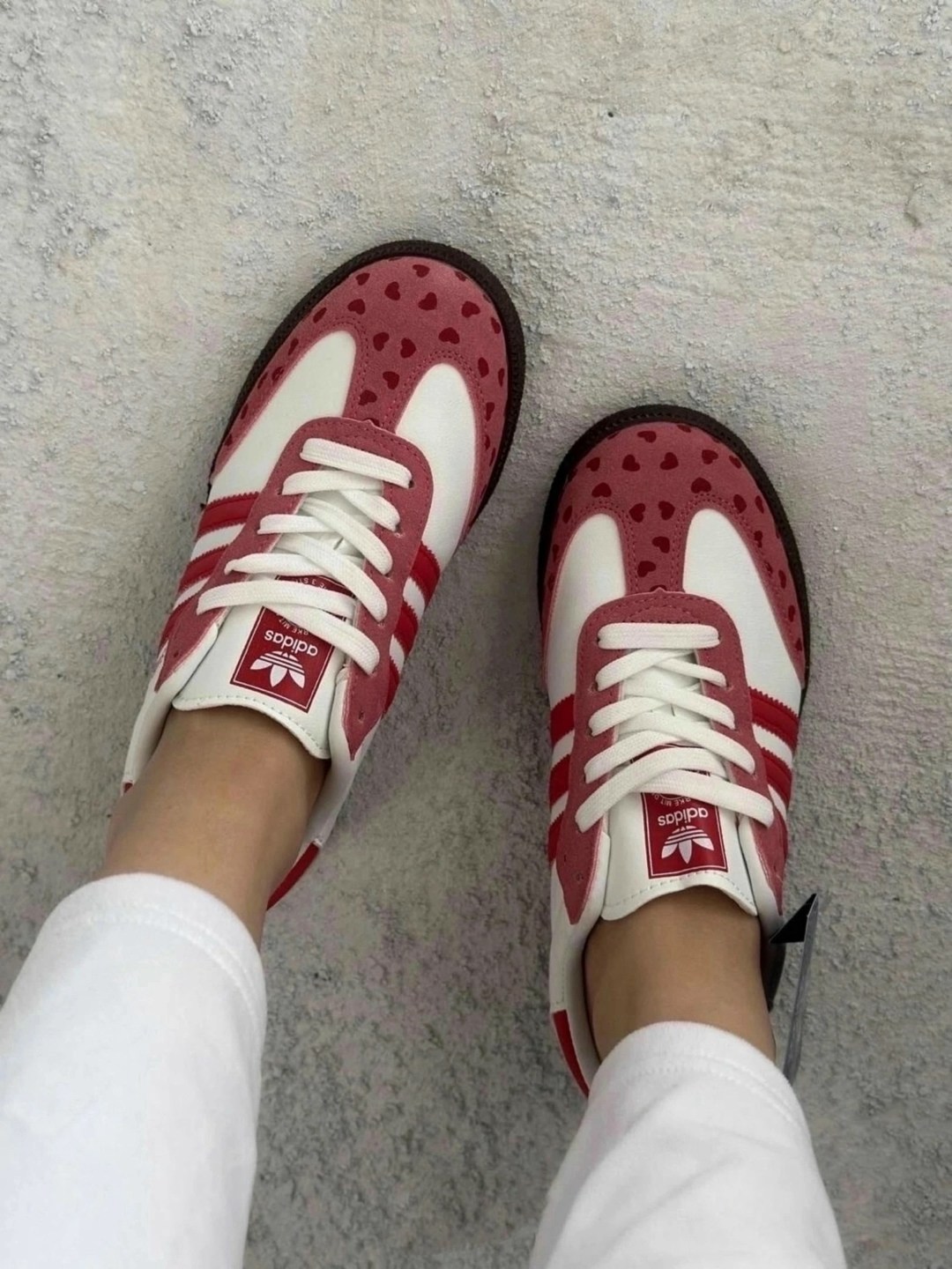 кроссовки женские adidas,кроссовки samba розовые сердечки adidas,кроссовки адидас с сердечками,кроссовки adidas,кроссовки samba adidas