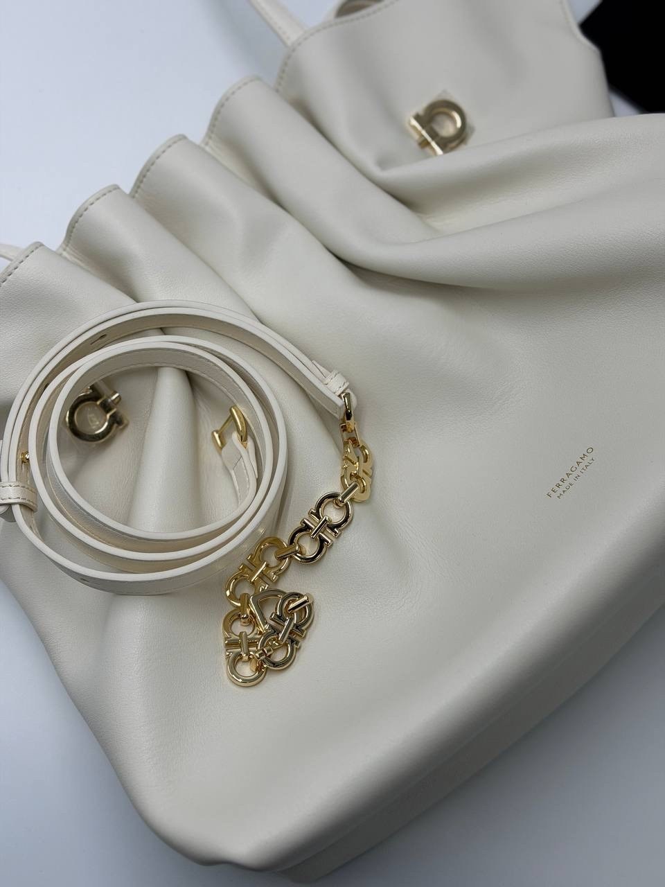 сумка,бежевая сумка,женская сумка,боттега венета сумка пельмешка,модная сумка