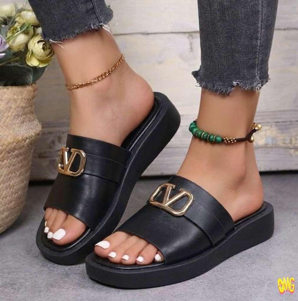 тапочки валентино,,шлепанцы женские,сандалии valentino,модные шлепанцы