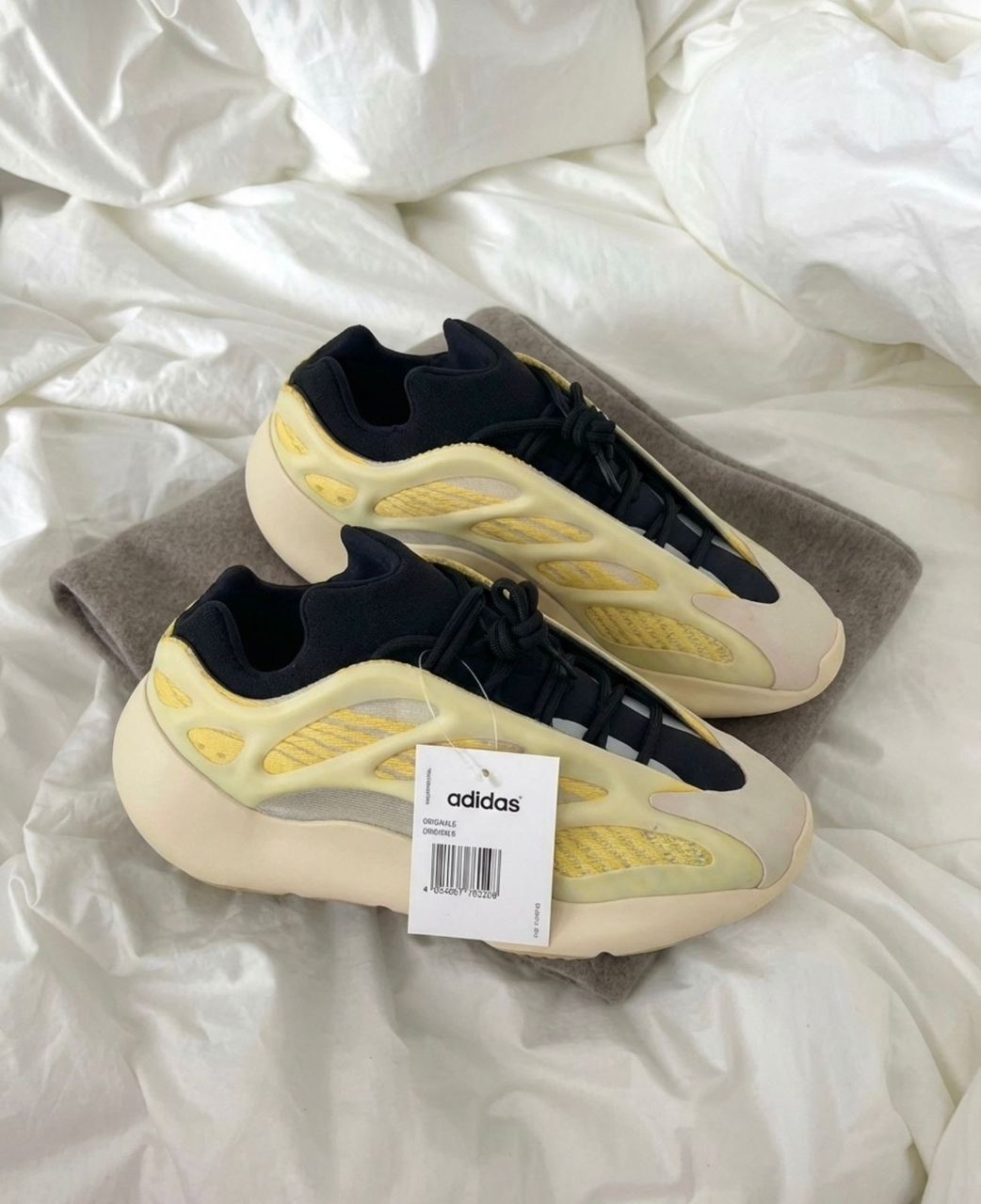 adidas yeezy boost 700 v 3,кроссовки adidas yeezy boost 700 v3,adidas yeezy boost 700,кроссовки adidas yeezy 700,кроссовки adidas yeezy boost 700