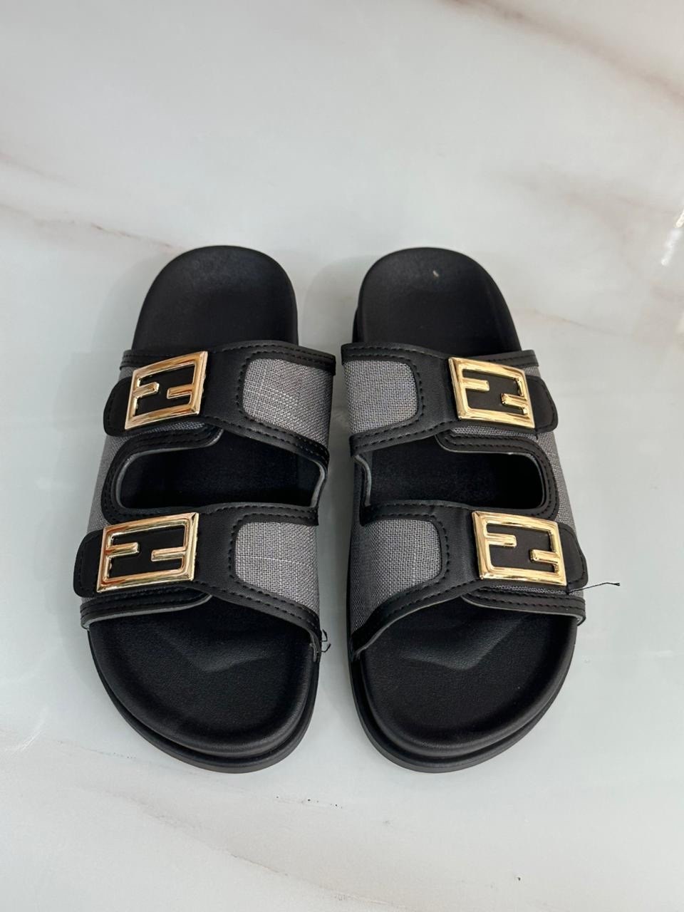 ,сандалии модные,сандалии valentino,женские сандалии,шлепки валентино