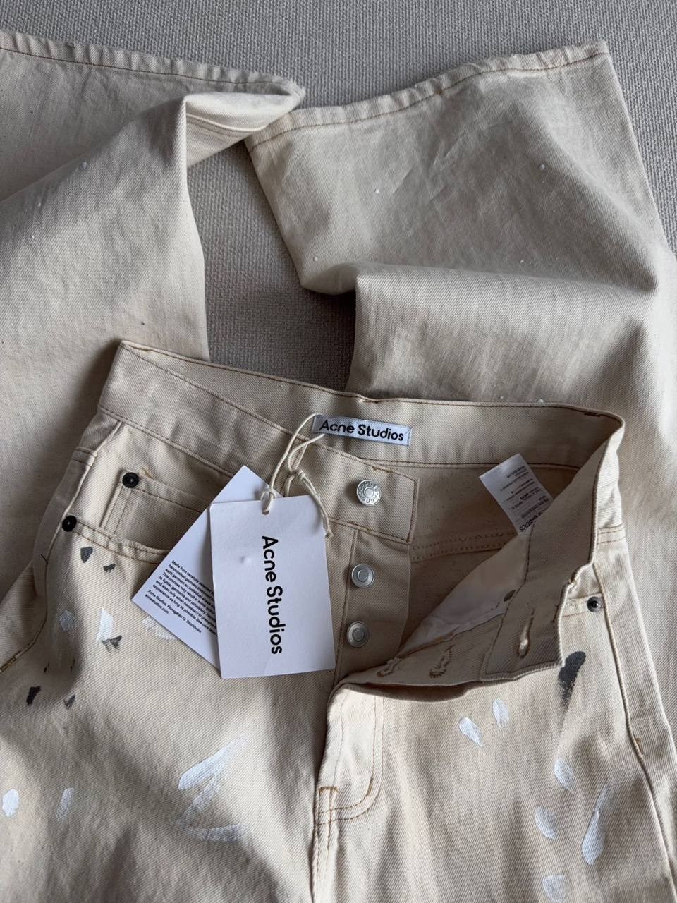 светлые брюки,бежевые брюки,модные брюки,брюки с принтом,джинсы стильные