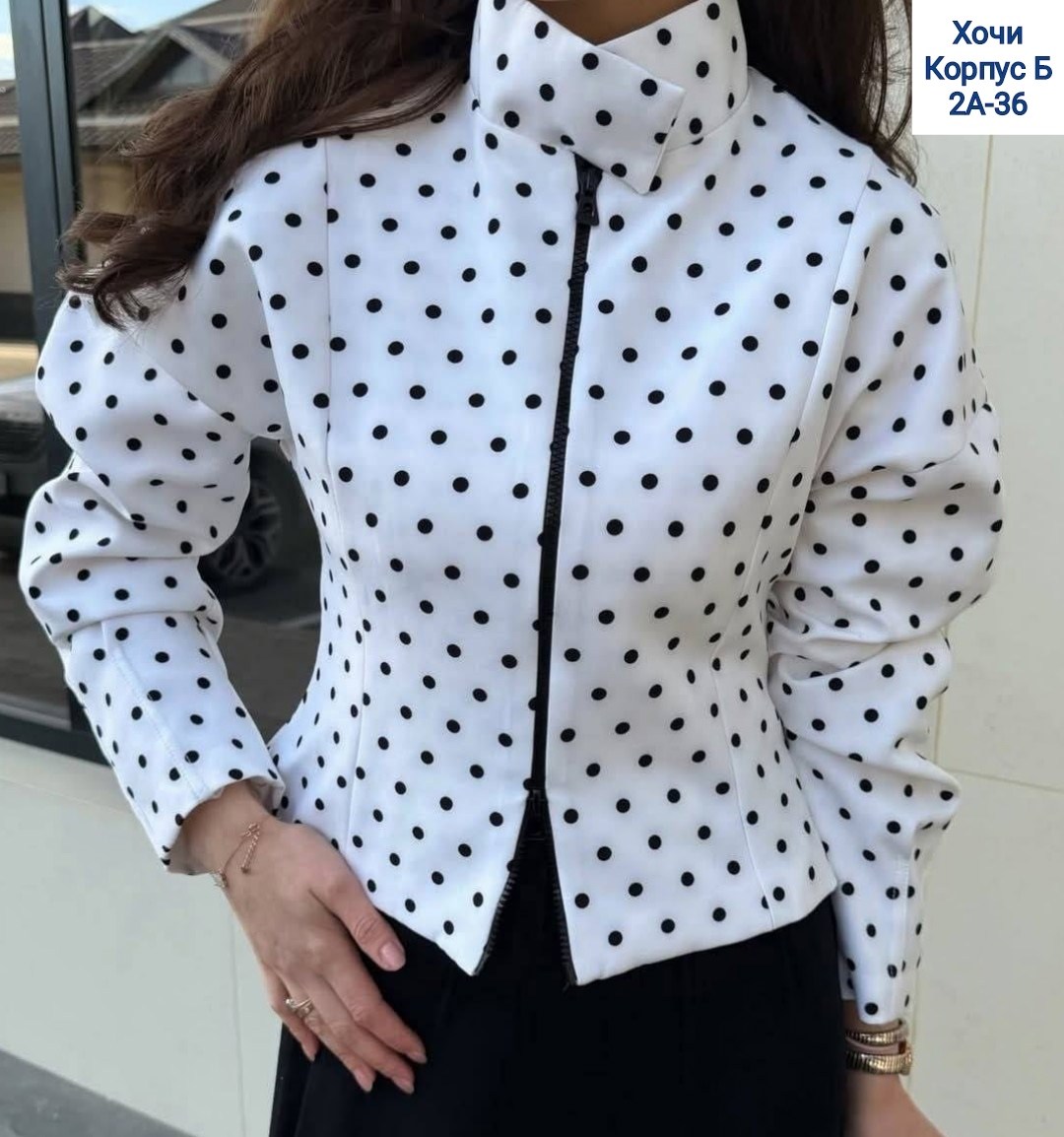 солнцезащитные очки miu miu,платье женское,элегантное облегающее платье с принтом в горошек и завязкой на талии,алена чумарова