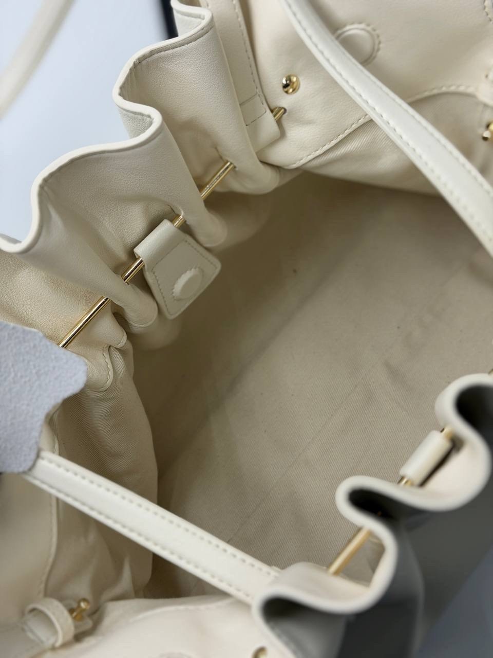 сумка,бежевая сумка,женская сумка,боттега венета сумка пельмешка,модная сумка