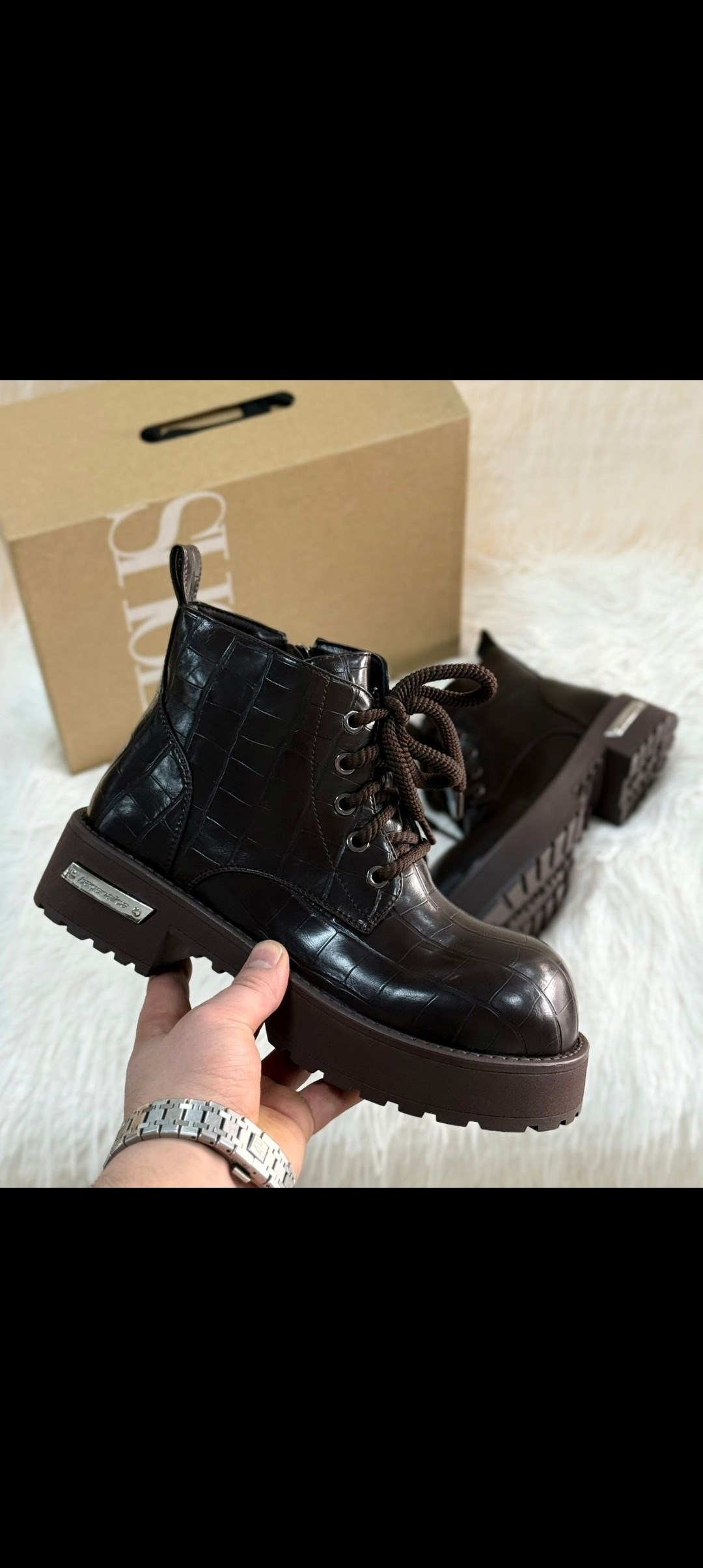 лакированные ботинки дживанши,,женские ботинки,модные ботинки,ботинки живанши