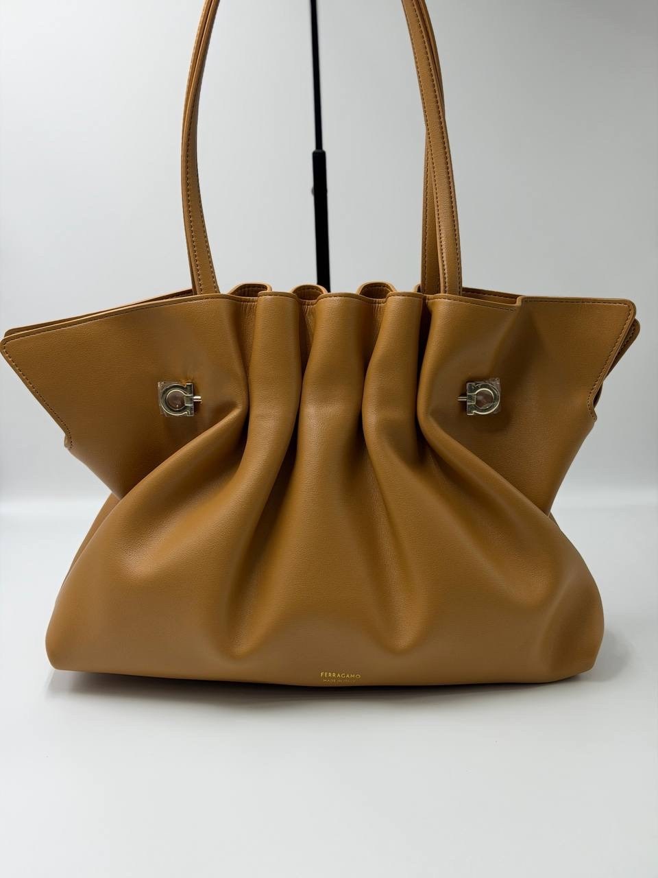 сумка,бежевая сумка,женская сумка,боттега венета сумка пельмешка,модная сумка