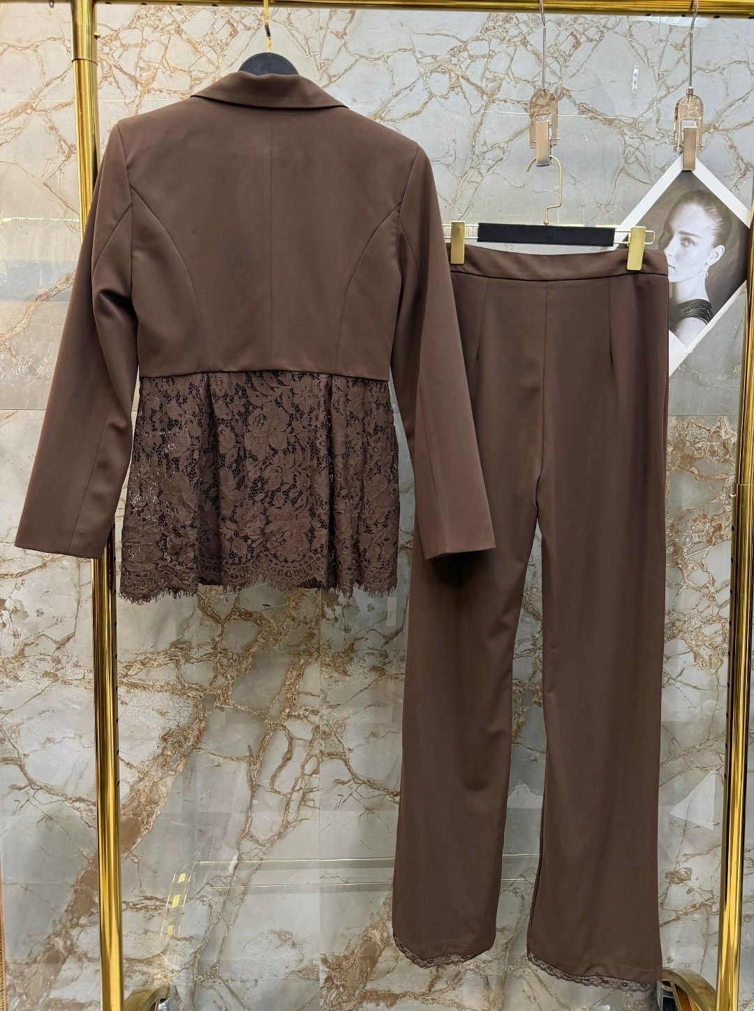 костюм брючный,женский брючный классический костюм,брючные женские костюмы,женский элегантный брючный костюм y2k,женский дизайнерский костюм элегантный кружевной блейзер и брюки-клеш