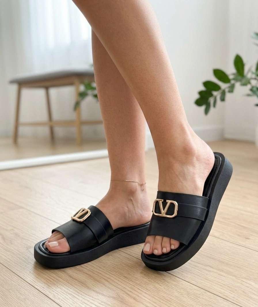 тапочки валентино,,шлепанцы женские,сандалии valentino,модные шлепанцы