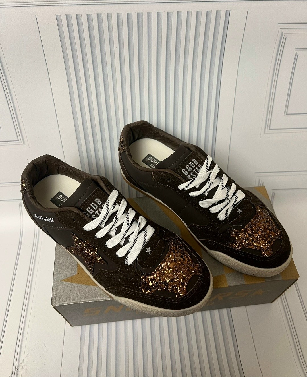 кеды golden goose женские с камнями,кроссовки golden goose,кеды golden goose,,кроссовки golden goose из натуральной кожи с камнями