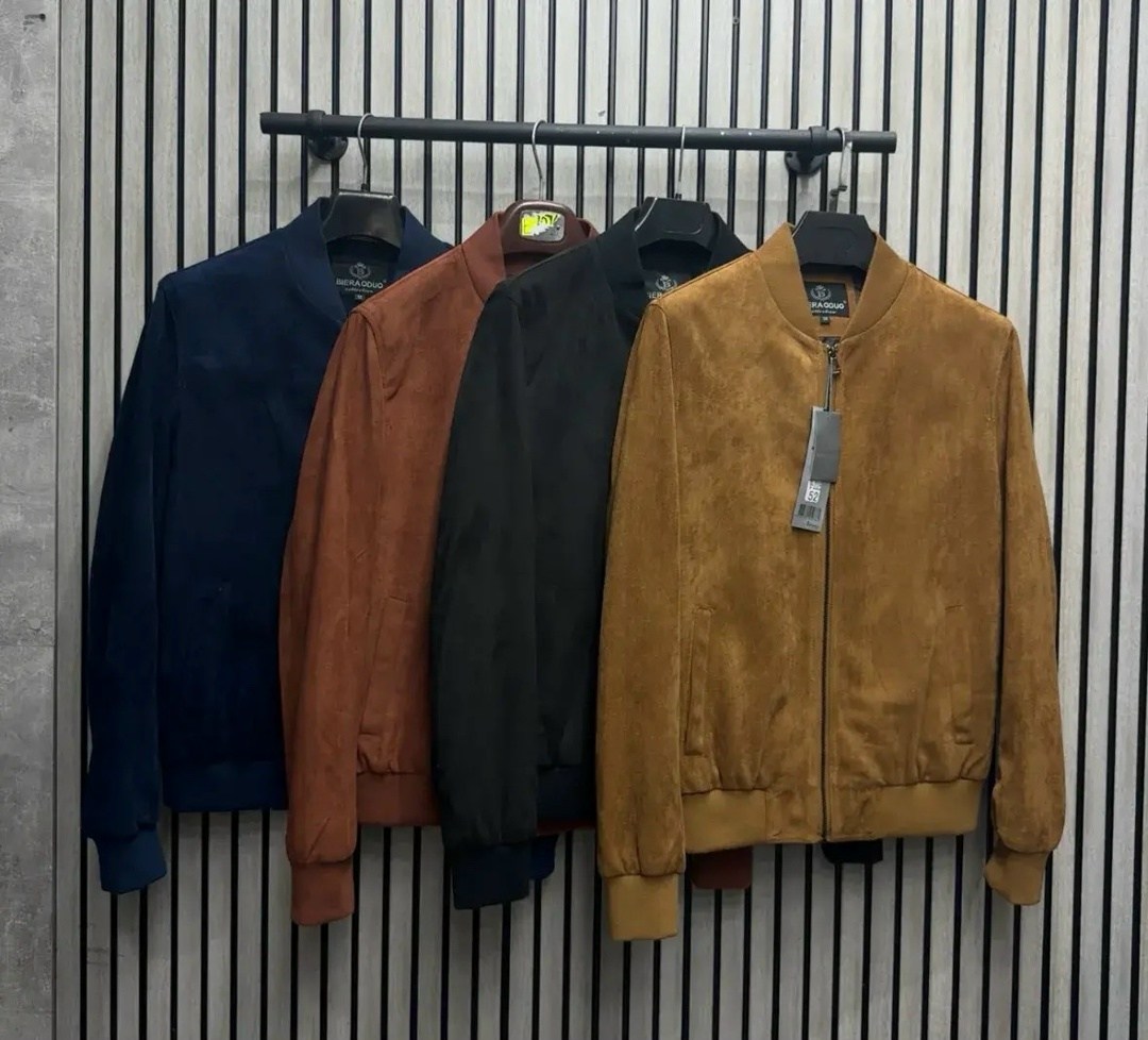 мужская мода,мужская коричневая куртка,мужская куртка бомбер,коричневая кожаная куртка мужская с джинсами,мужской стиль кэжуал