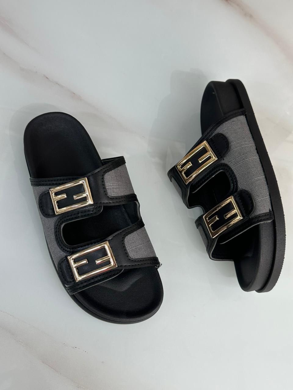 ,сандалии модные,сандалии valentino,женские сандалии,шлепки валентино