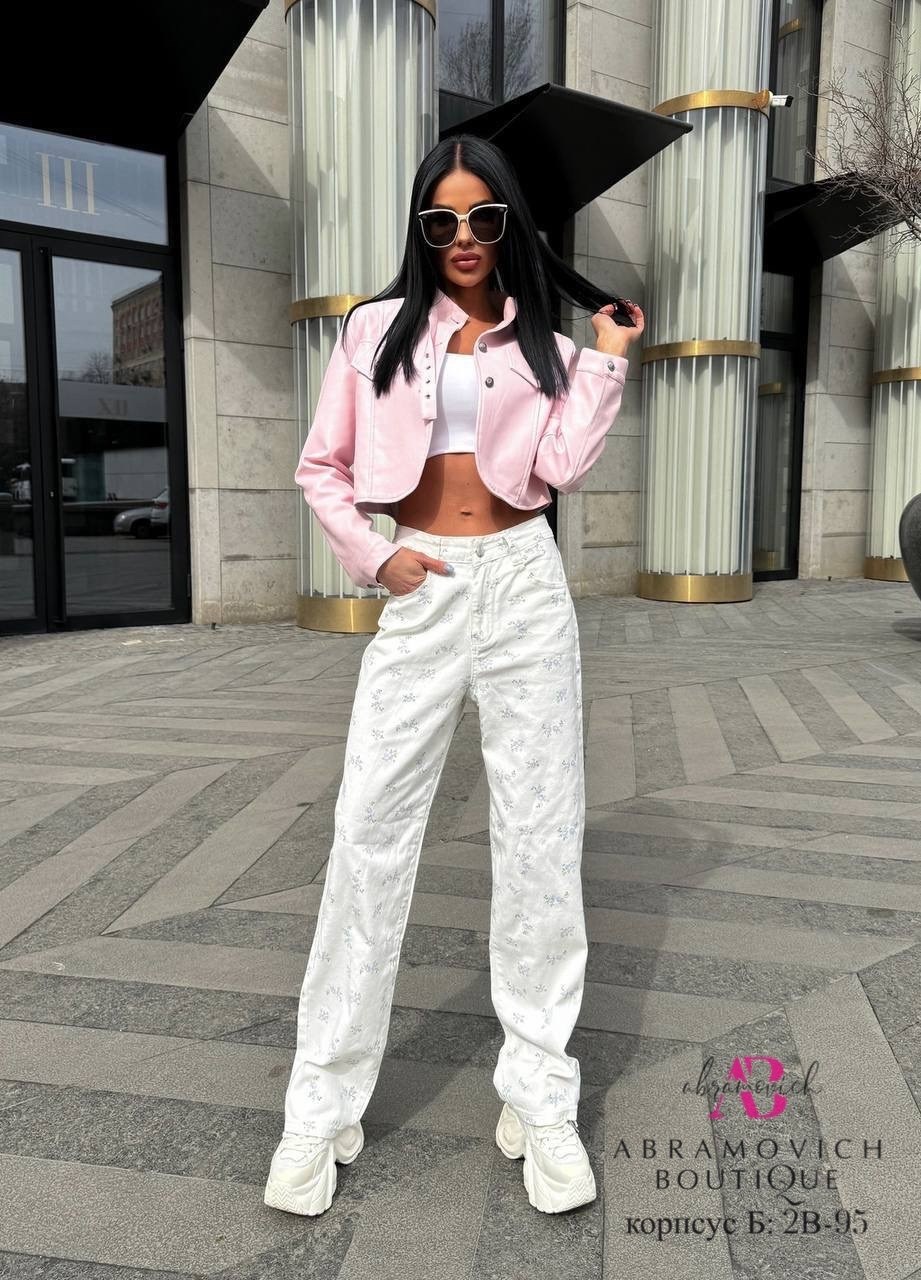 джинсы с цветочным принтом,джинсы wide широкие с цветочным принтом,джинсы с цветочками,джинсы прямые с цветочным принтом zarina,белые свободные брюки с цветочным принтом