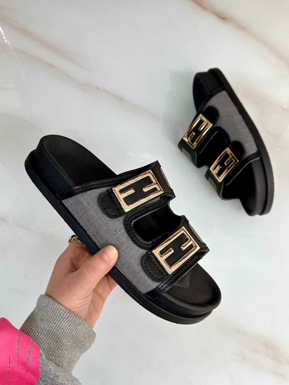 ,сандалии модные,сандалии valentino,женские сандалии,шлепки валентино