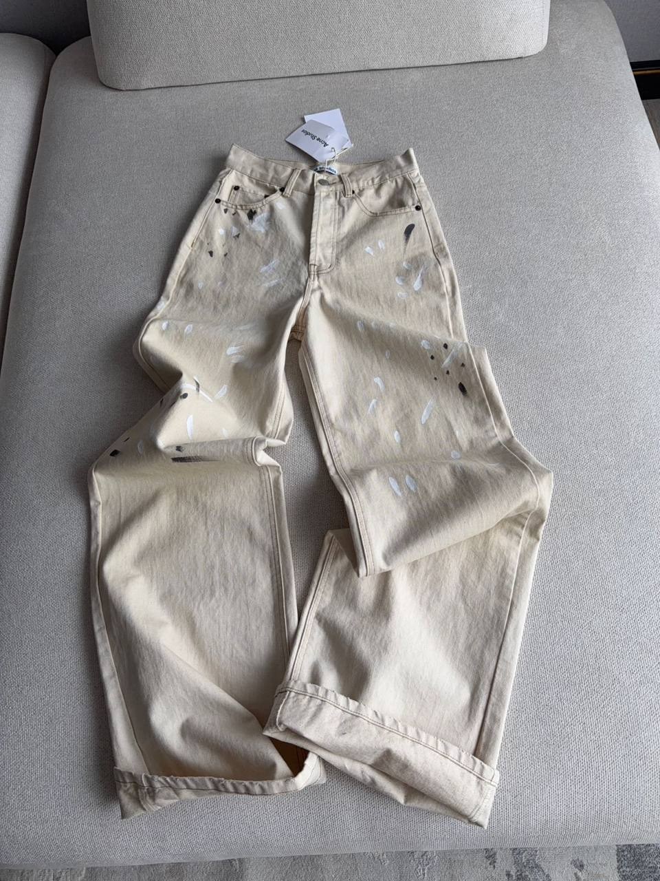 светлые брюки,бежевые брюки,модные брюки,брюки с принтом,джинсы стильные