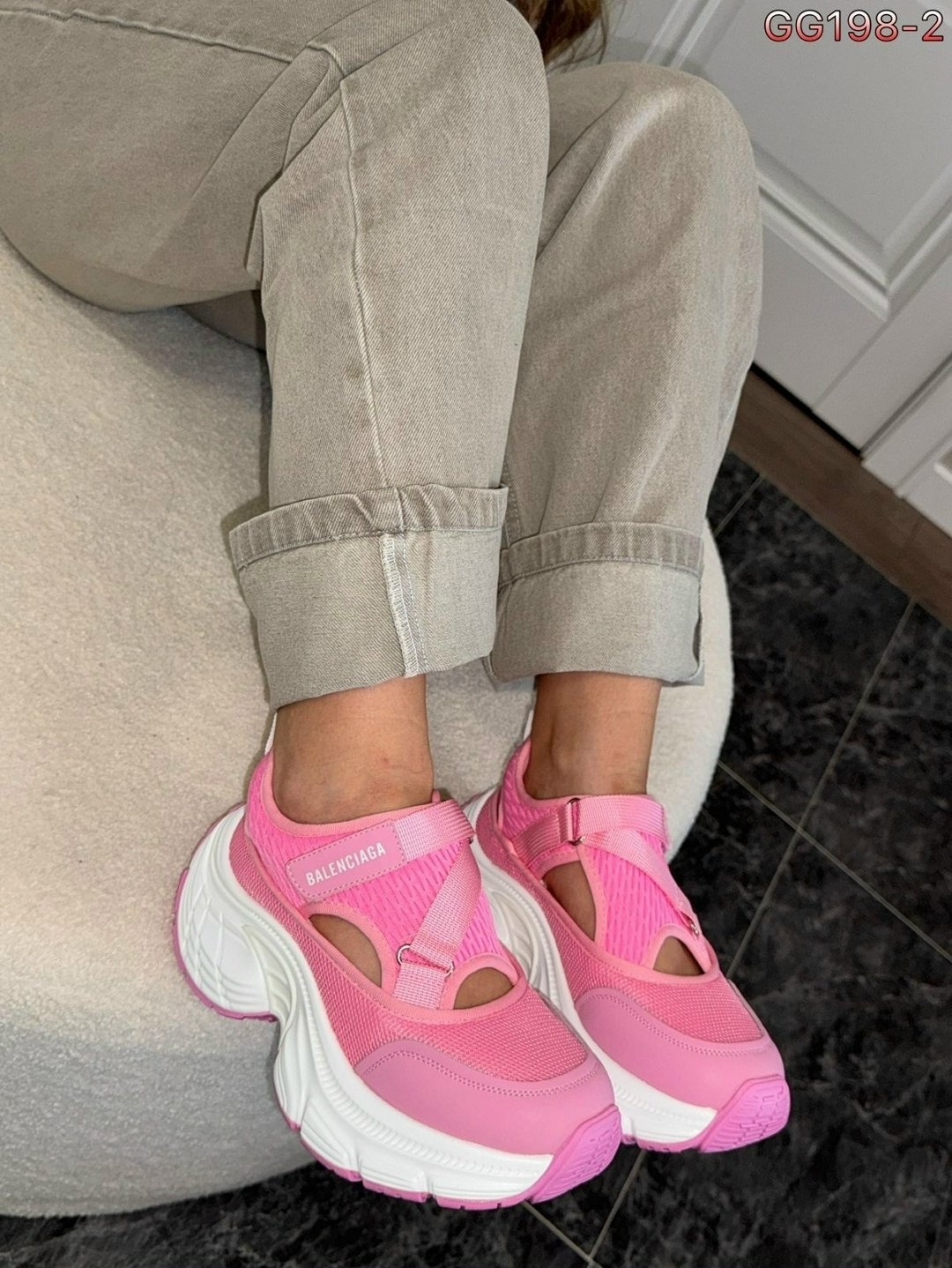 ,кроссовки женские,женские модные кроссовки,повседневные кроссовки,спортивная