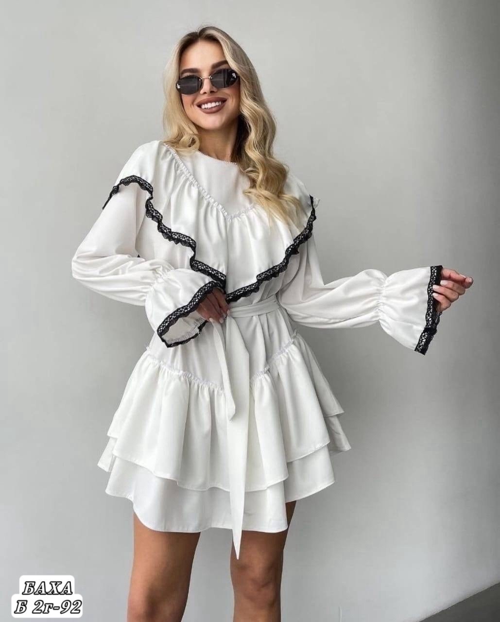 черное женское платье с оборками и расклешенными рукавами,короткое платье,платье,черное платье с рюшами,платье с рюшами женское