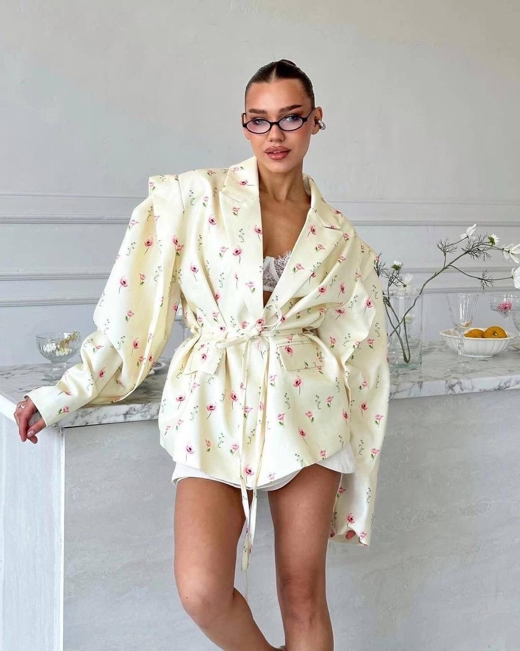 пиджак оверсайз цветочный принт,пиджак с цветочным принтом,пиджак оверсайз трендовый с объемными рукавами,пиджак оверсайз с цветочным принтом leroy style,жакет с цветочным принтом