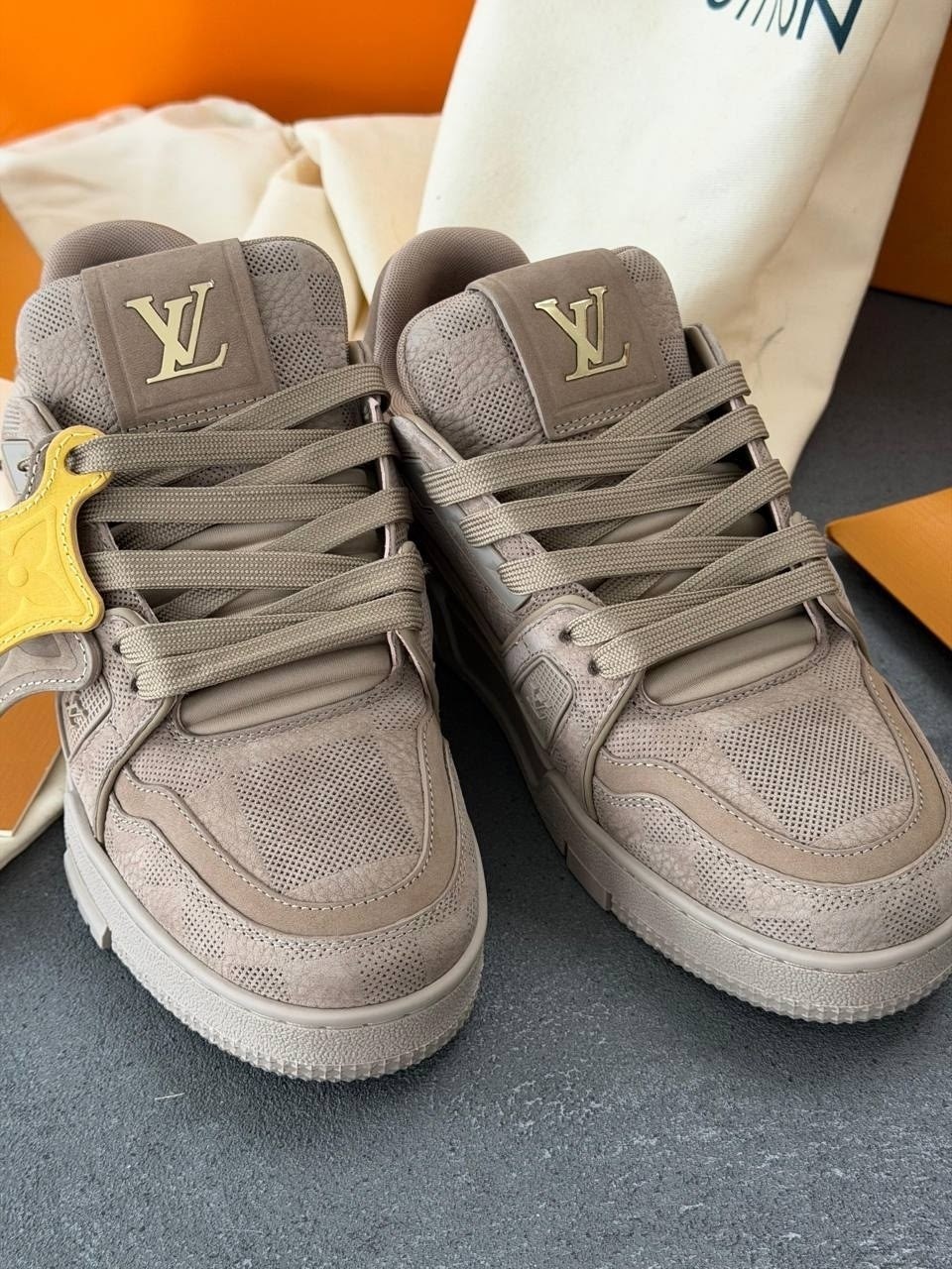 кроссовки louis vuitton мужские,louis vuitton кроссовки,кроссовки louis vuitton trainer,,мужские кожаные кроссовки louis vuitton trainer серые