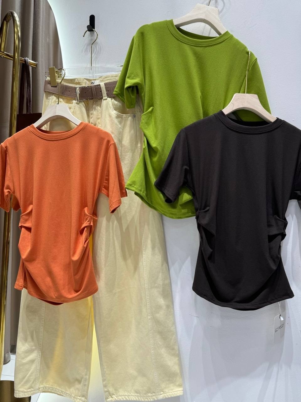 футболка женская,красная футболка женская,мода стиль,футболка базовая женская,базовая футболка